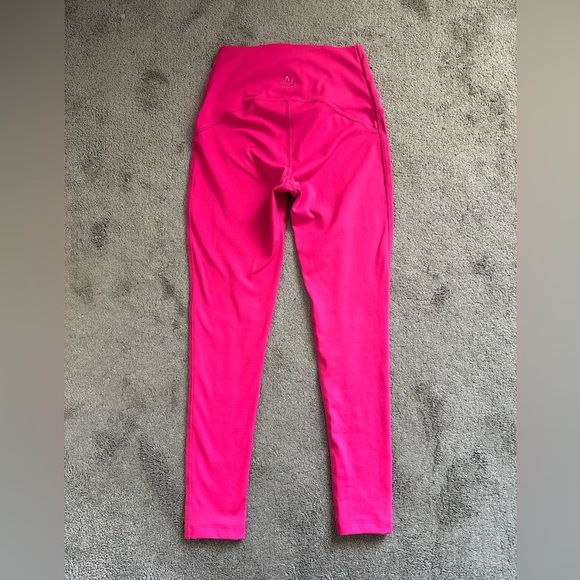 Beyond Yoga Strive Midi Legging in Barbie Pink Size XS Colorful POWERBEYOND - Picture 6 of 7